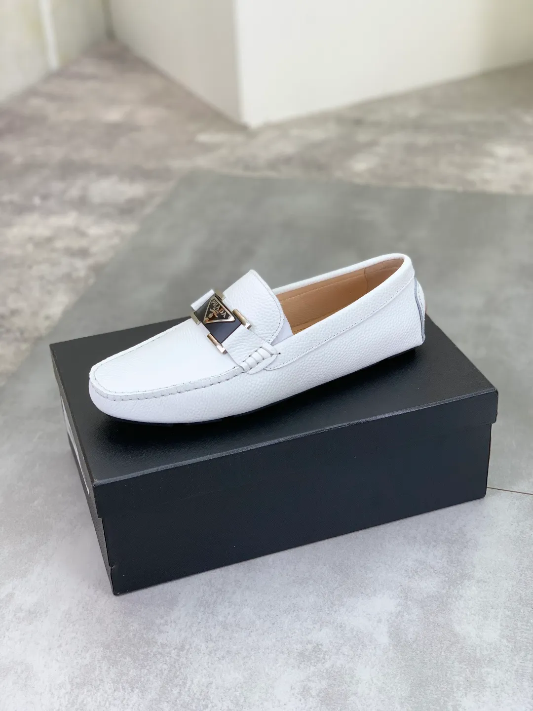 Men's Men's Shoes 💰P380💰【New Style】🆘 🔥🆕【PRADA】Prada Hong Kong high-quality pea shoes. Loaf style for lazy people. This fabric is made of 🇮🇹 imported top-grade Italian first-layer cowhide➕full first-layer pigskin lining. The lining is more high-end. The original non-slip and wear-resistant rubber outsole is the only choice for driving. Size: 38-45 4️⃣colors available